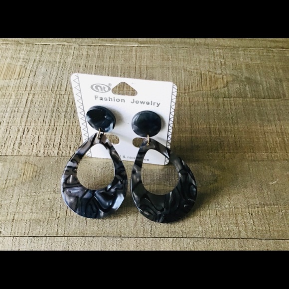 🖤Earrings🖤 - Picture 2 of 2